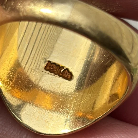 Vintage 18k Gold Crest Ring - Picture 7 of 9